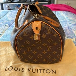 Louis Vuitton Speedy 30.